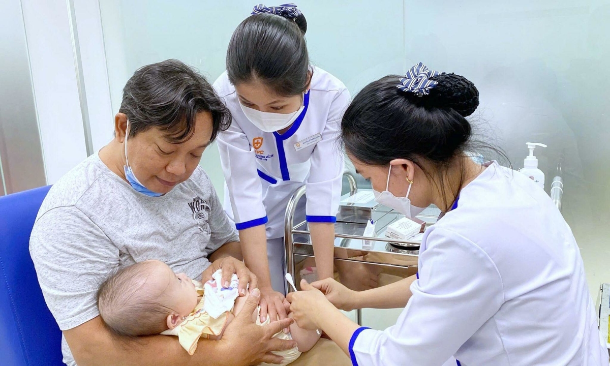 Có thể tiêm vaccine phế cầu cùng lúc 6 trong 1?