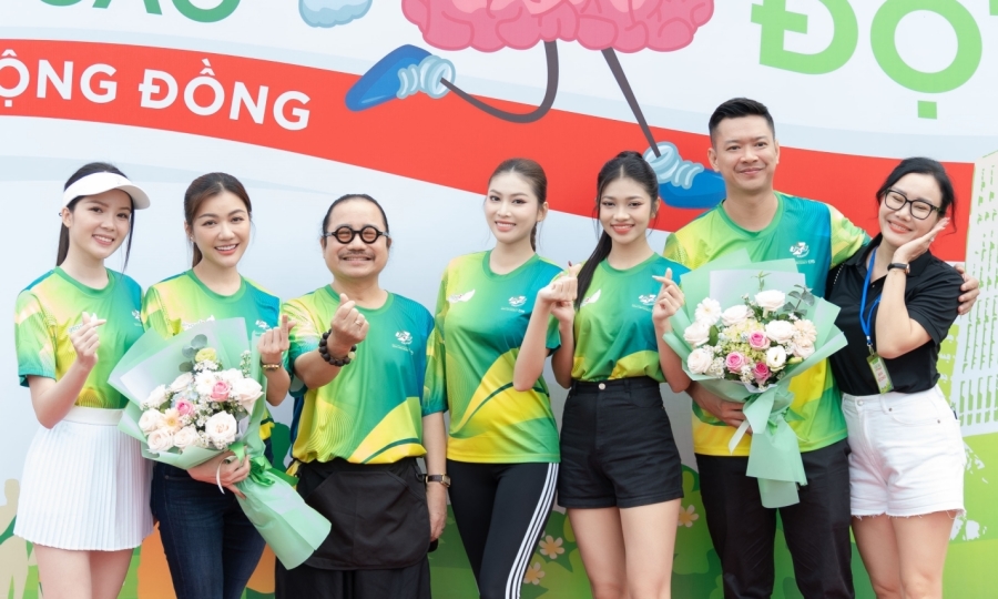Hồ Đức Vĩnh tham gia đi bộ tuyên truyền về bệnh đột quỵ