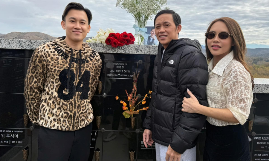 Hoài Linh cùng hai em thăm mộ Chí Tài ở Mỹ