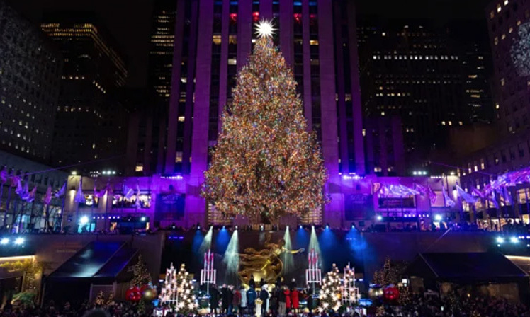 Thắp sáng cây thông Noel nổi tiếng nhất New York