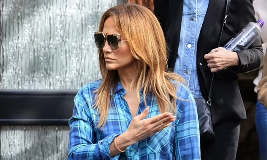 Jennifer Lopez đi xem nhà mới giữa quá trình ly hôn