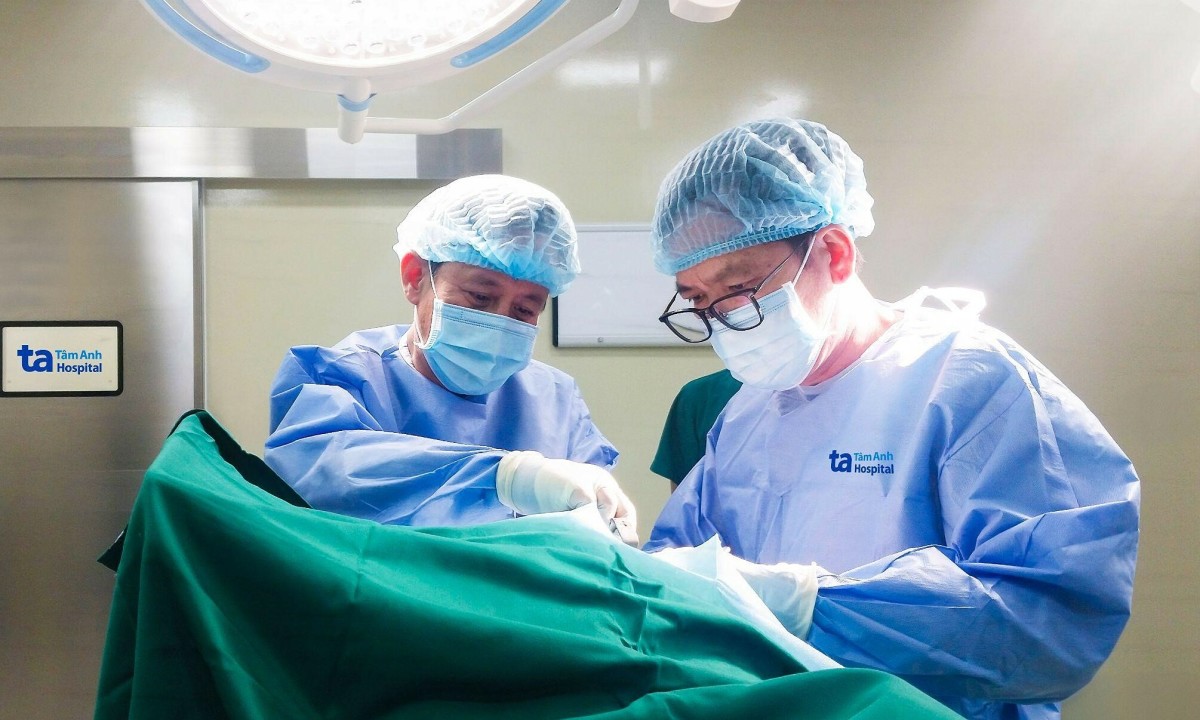 Viêm da do đắp lá cây chữa u mỡ