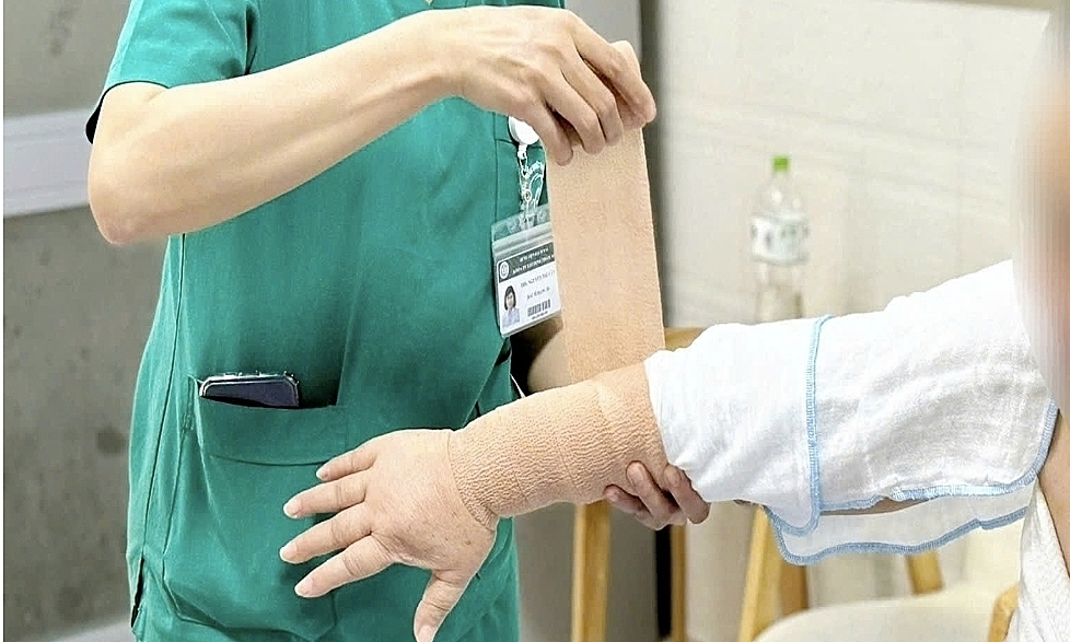 Di chứng phụ nữ đối mặt sau trị ung thư vú