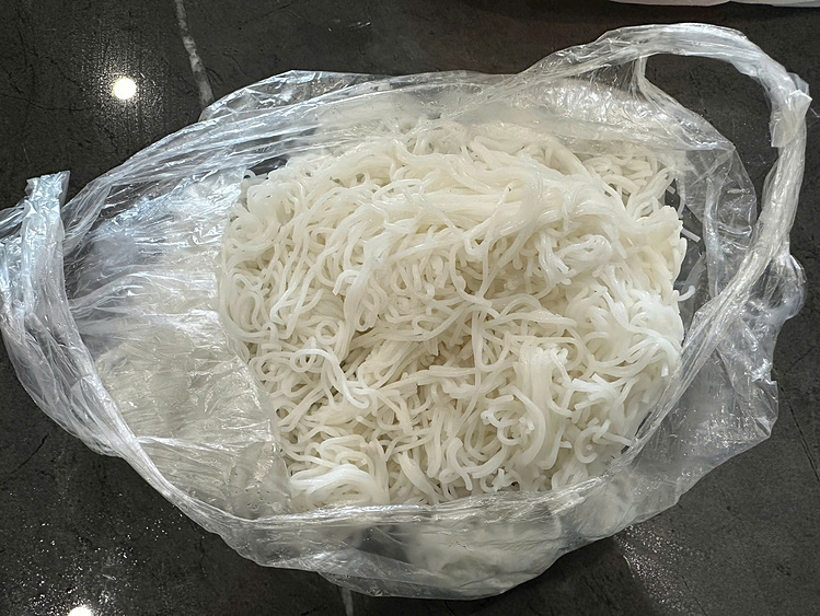Có nên ăn bún thừa qua đêm?