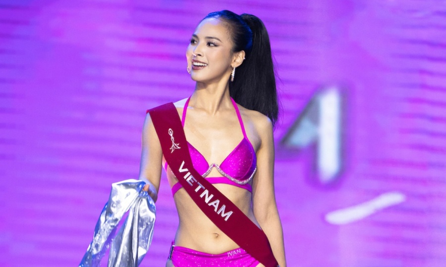 Quỳnh Nga diễn bikini cùng dàn thí sinh Miss Charm 2024