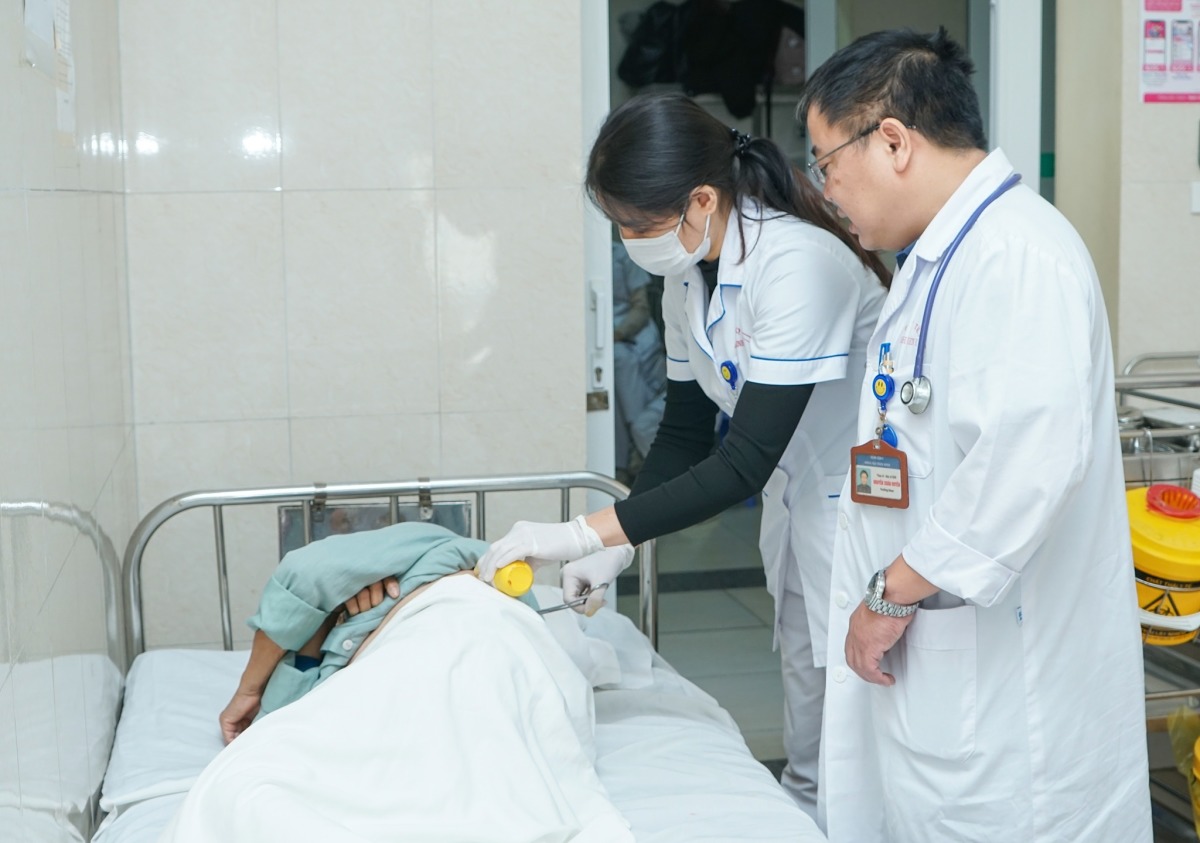 Thủng dạ dày do lạm dụng thuốc giảm đau