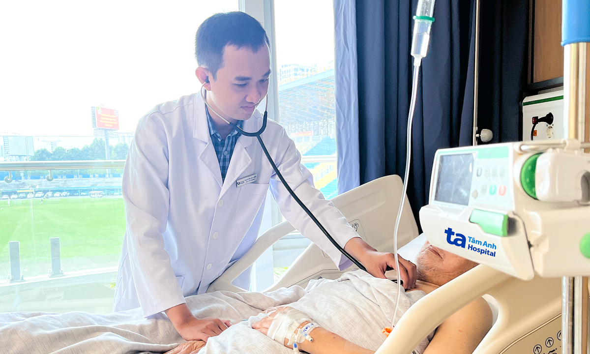 Tưởng đau xương khớp tuổi già hóa tắc động mạch chân