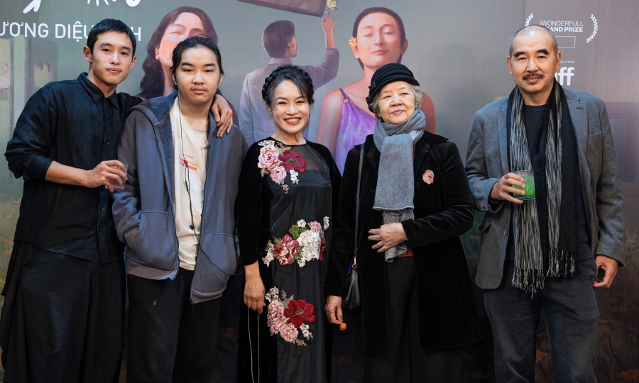 Mẹ chồng đến xem phim của Tú Oanh