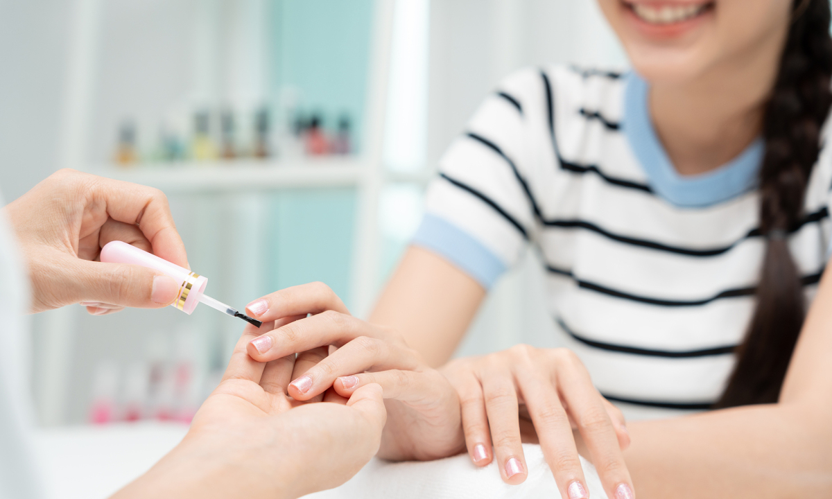 Người chăm sóc nail nên tiêm vaccine gì để phòng viêm phổi?