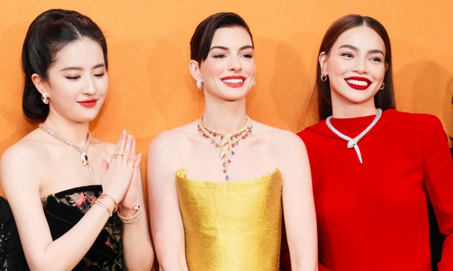 Hồ Ngọc Hà đọ sắc Lưu Diệc Phi, Anne Hathaway ở Thượng Hải