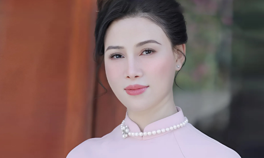 Mẹ Phương Nhi gây chú ý với nhan sắc 'như chị gái của con'