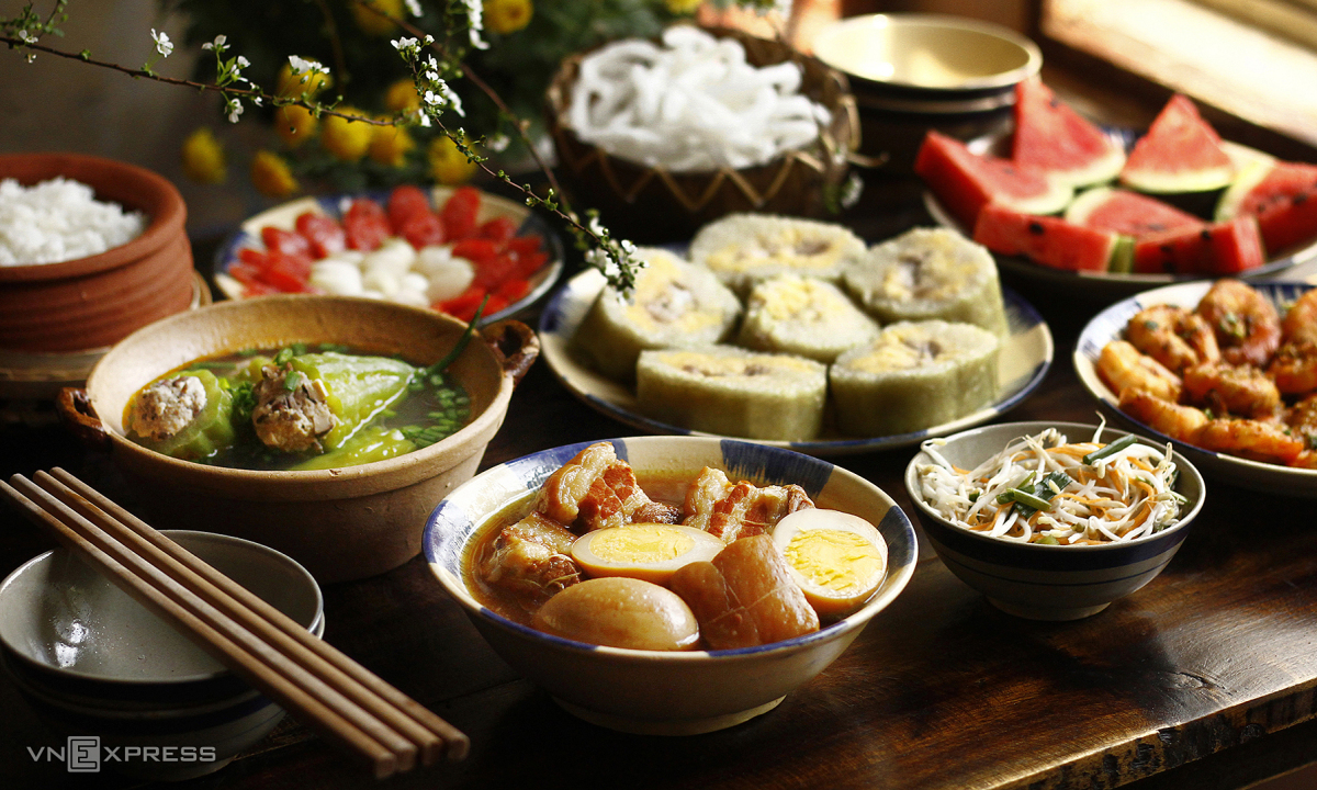 4 thói quen ăn uống ngày Tết hại sức khỏe