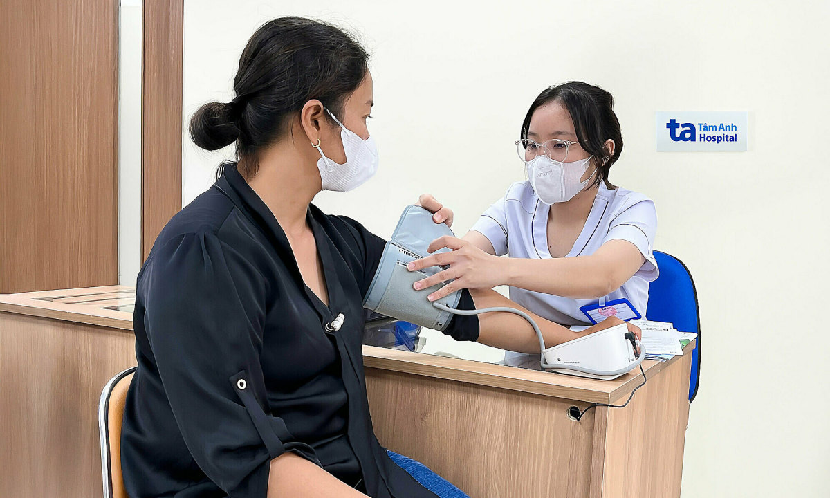 Tăng 18 kg do buồng trứng đa nang mà không biết