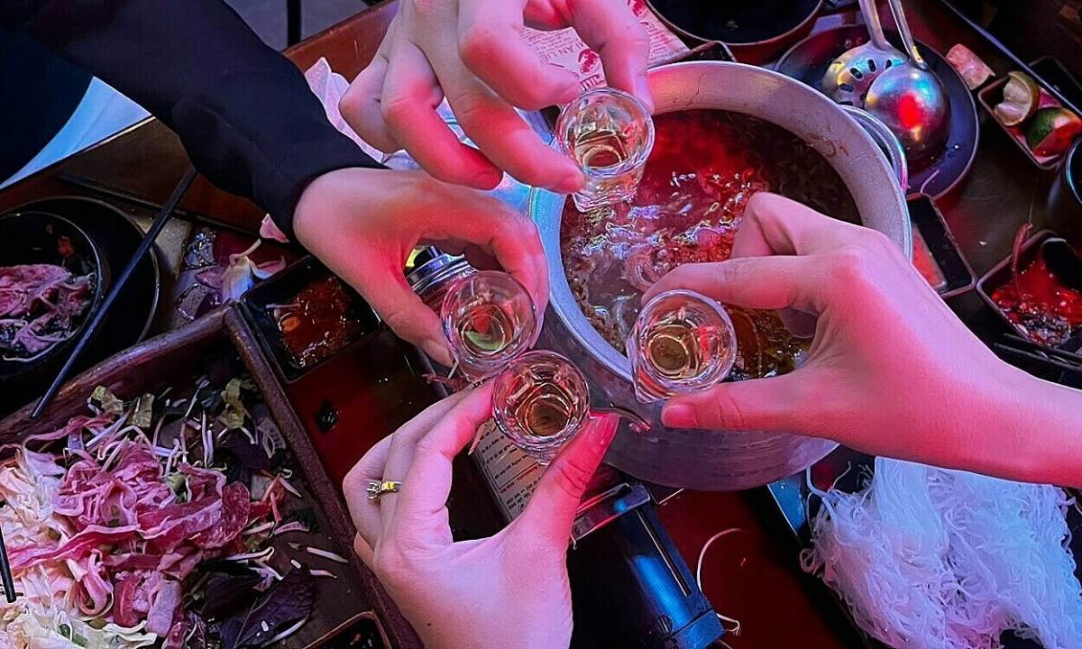 Cách giảm đau đầu sau uống rượu