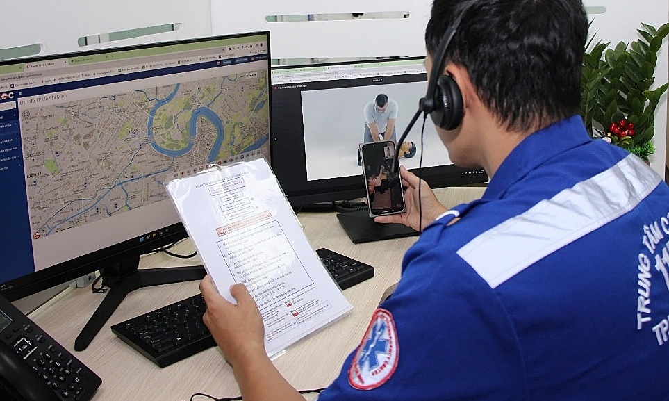 Nỗ lực cứu mẹ con sản phụ sinh non trên ôtô