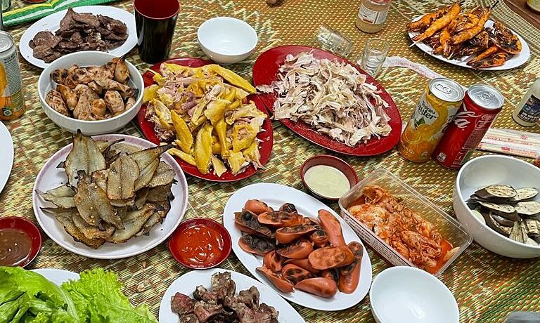 Sợ bữa ăn thịnh soạn ngày Tết