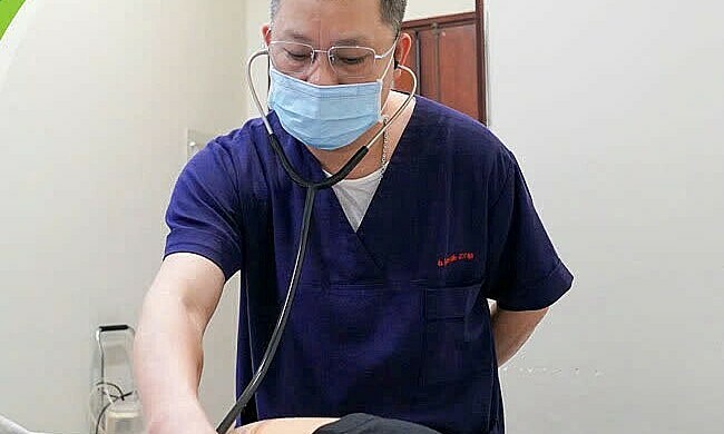 Bé gái sốt rét ác tính sau chuyến du lịch trong rừng