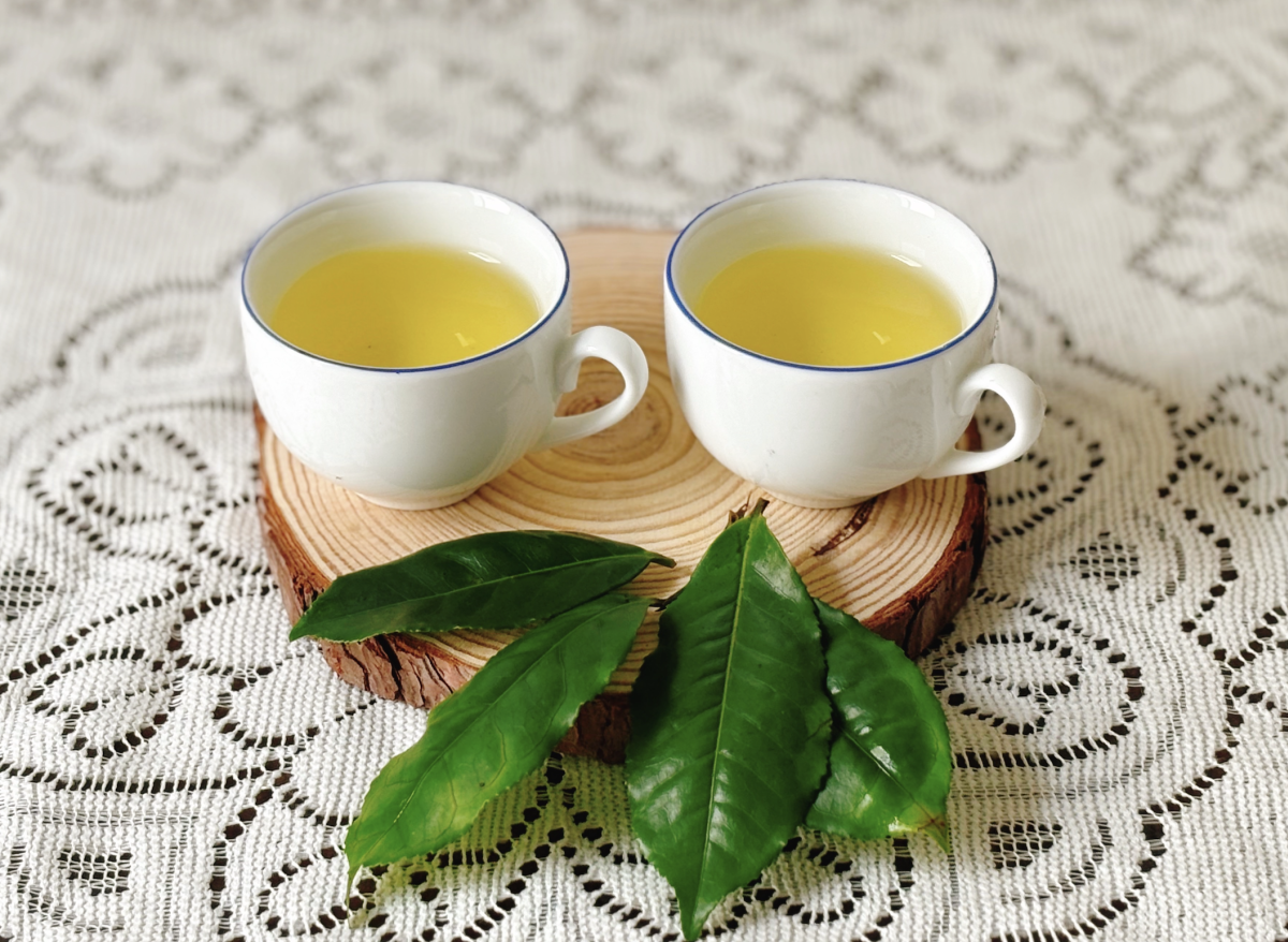 5 đồ uống giúp giảm axit uric cho người bệnh gout