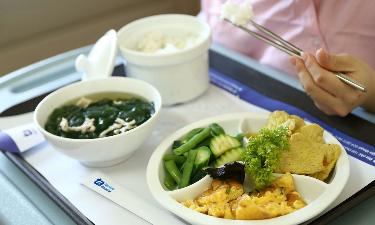 Thai phụ ăn uống, sinh hoạt thế nào để Tết vui khỏe