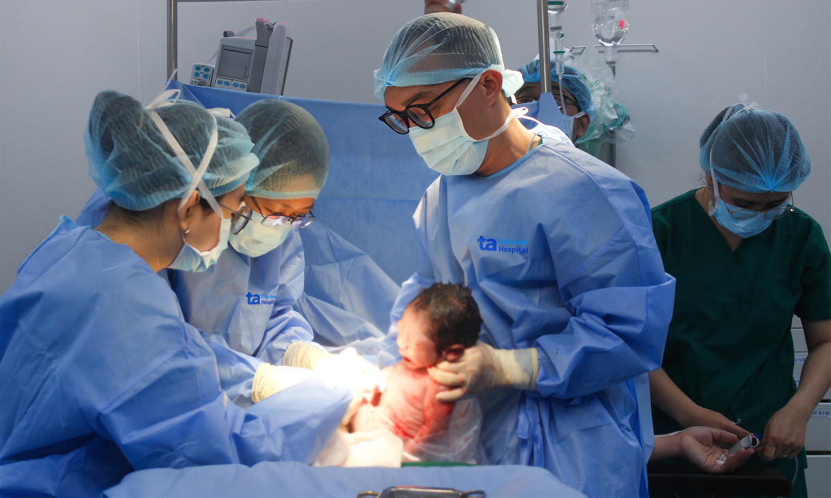 Nỗ lực giữ thai cho người mẹ bệnh tim bẩm sinh