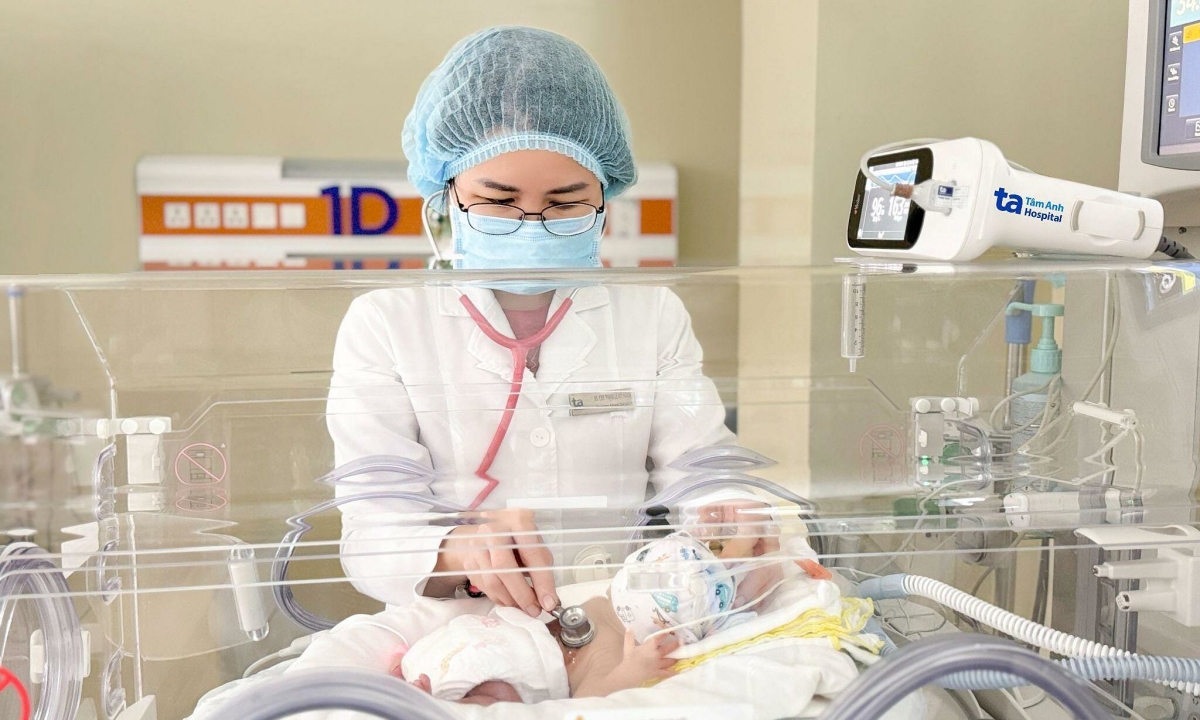 Nuôi sống bé trai sinh non nặng 650 g