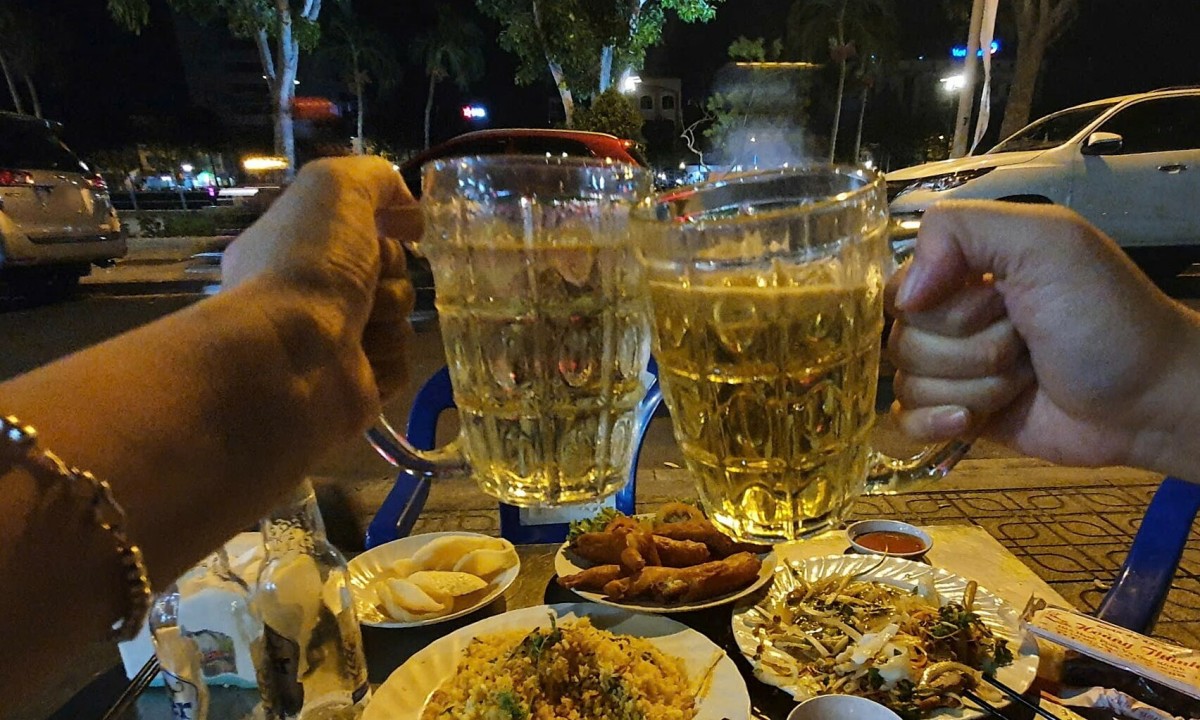 Uống bia đỏ mặt có phải do tửu lượng thấp?