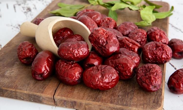 4 cách kết hợp táo đỏ gây hại cho cơ thể