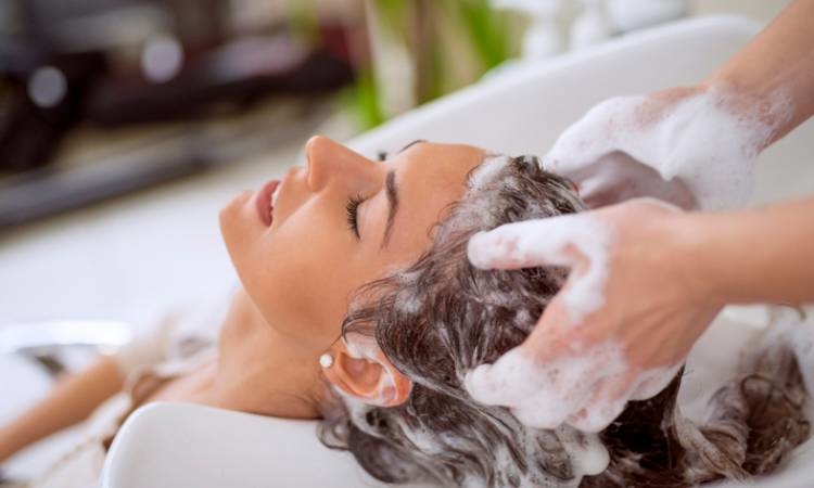 Ba thời điểm gội đầu mùa lạnh dễ rước bệnh vào người