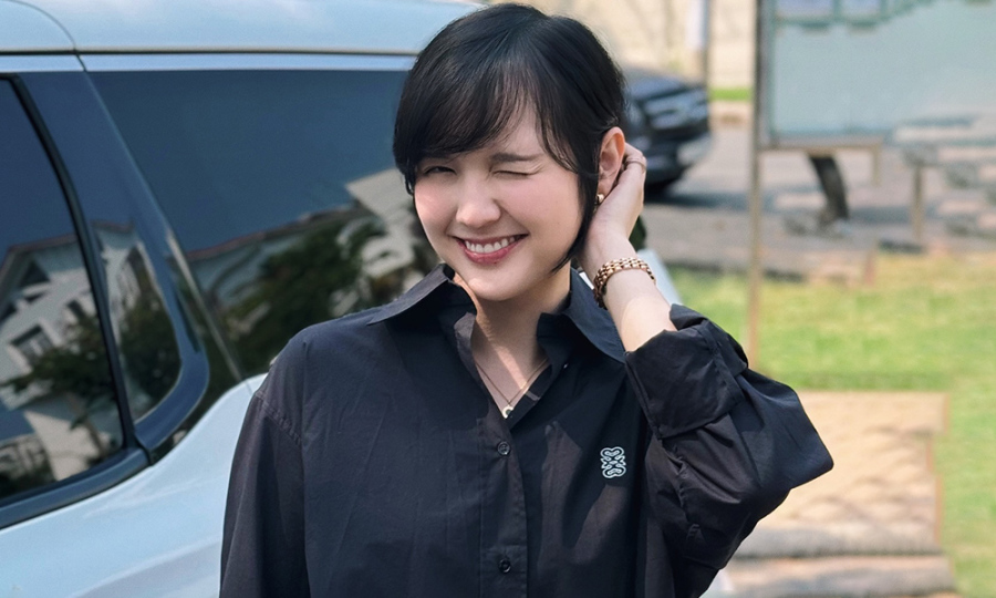 Hải Tú dùng một chiếc túi hiệu suốt bốn năm