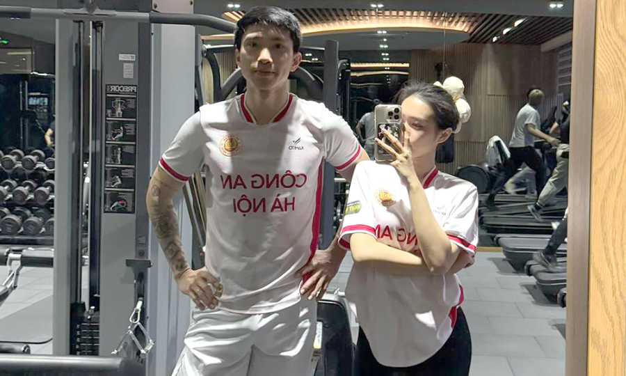 Ảnh sao 9/2: Văn Hậu chân bó bột đi tập gym với bà xã Hải My