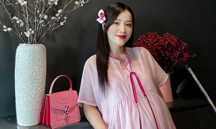 Puka được khen với phong cách 'mẹ bầu' kín như bưng