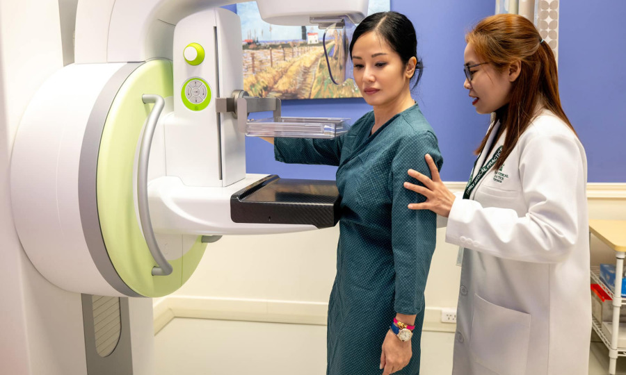 Ảnh sao 12/2: Hồng Nhung tiết lộ ảnh đi tầm soát ung thư vú