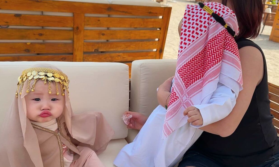 Jenny nhà Phương Oanh mếu máo khi 'cosplay' công chúa Dubai
