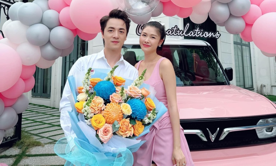 Đăng Khôi tặng vợ ôtô mừng Valentine