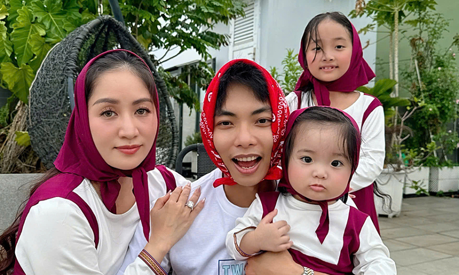 Khánh Thi cùng hai con gái hóa 'cô bé Masha'
