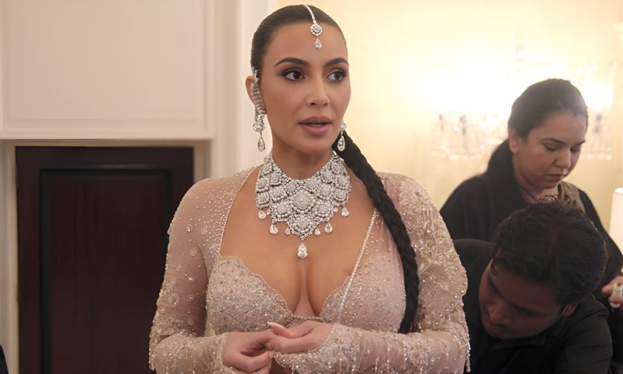 Kim Kardashian làm mất viên kim cương tại đám cưới nhà tỷ phú Ấn Độ