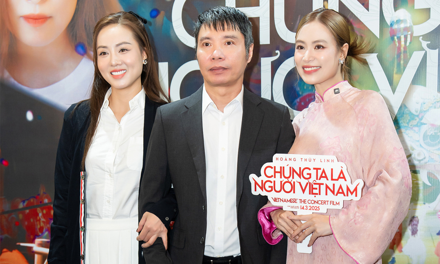 NSND Công Lý được dìu đến chúc mừng Hoàng Thùy Linh
