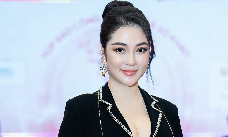 Nguyễn Thị Huyền lần đầu hé lộ chuyện làm mẹ ba con