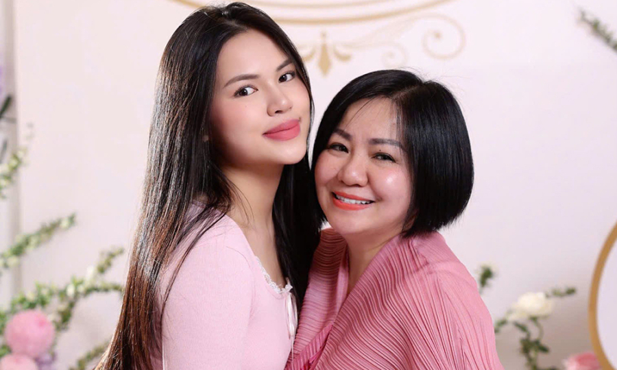 'Bà trùm làng mốt' Trang Lê mừng con gái tròn 20 tuổi