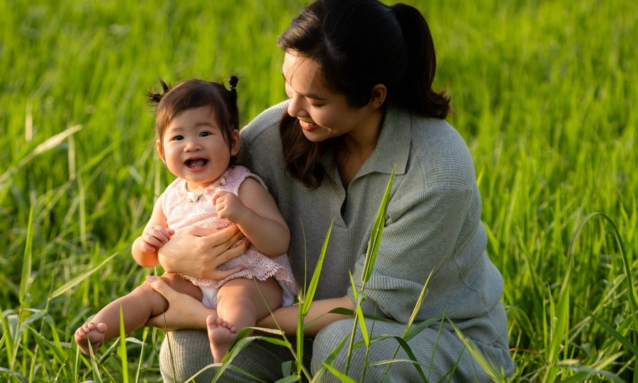 Á hậu Hoàng My cùng con gái 'trốn' ở Hội An một tháng