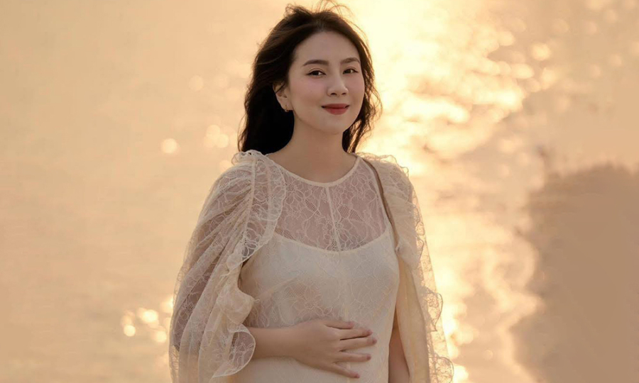 Thời trang của mẹ bầu Mai Ngọc trong tháng cuối thai kỳ