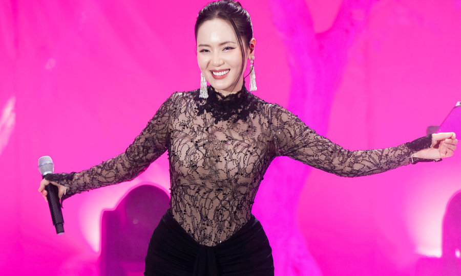 Phương Linh gây chú ý với trang phục 'mặc như không'