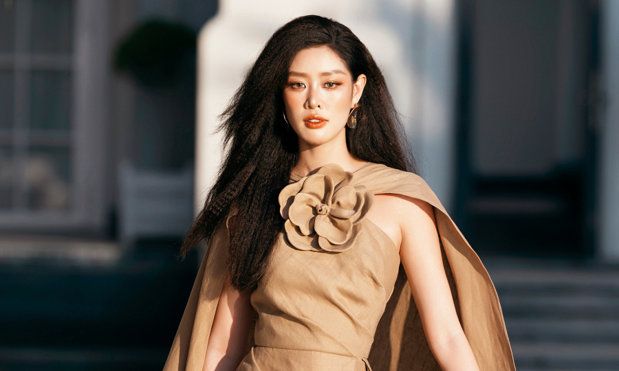 Khánh Vân, H'Hen Niê catwalk giữa dàn mỹ nam '6 múi'