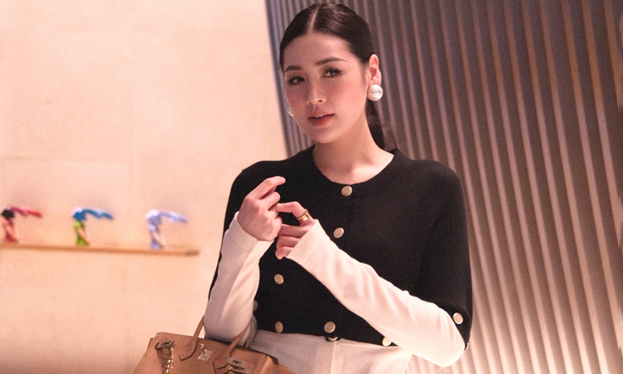 Á hậu Tú Anh xách hai chiếc túi hơn một tỷ đồng vi vu Thượng Hải
