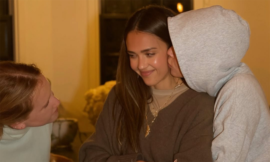 Jessica Alba đón sinh nhật tuổi 44 bên các con sau ly hôn