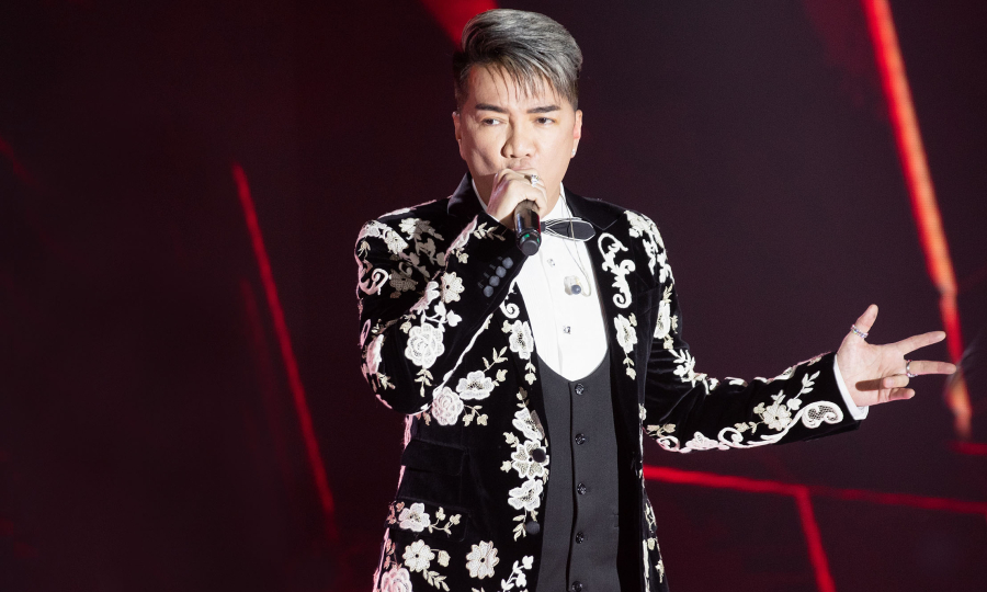 Đàm Vĩnh Hưng khoe đắt show sau khi hết lệnh cấm hát
