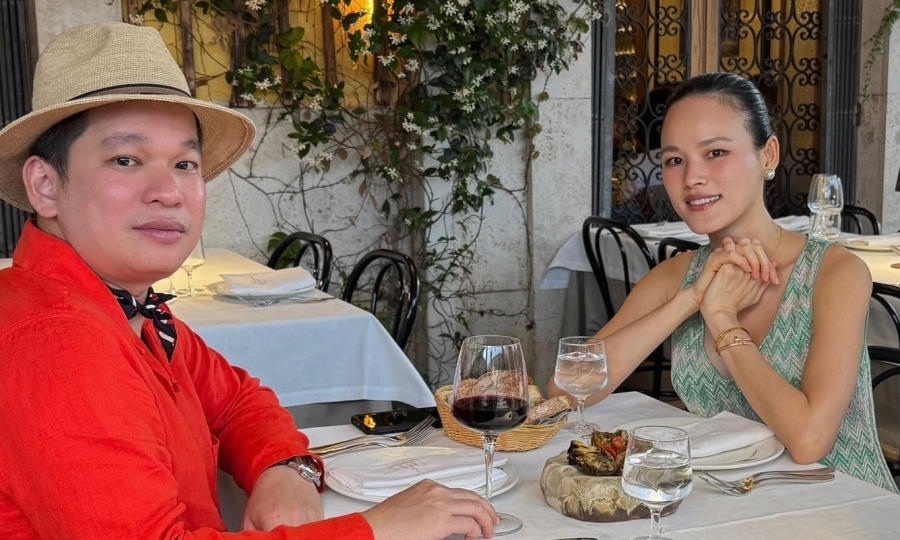 Bà bầu Tuyết Lan cùng chồng nghỉ dưỡng ở Italy
