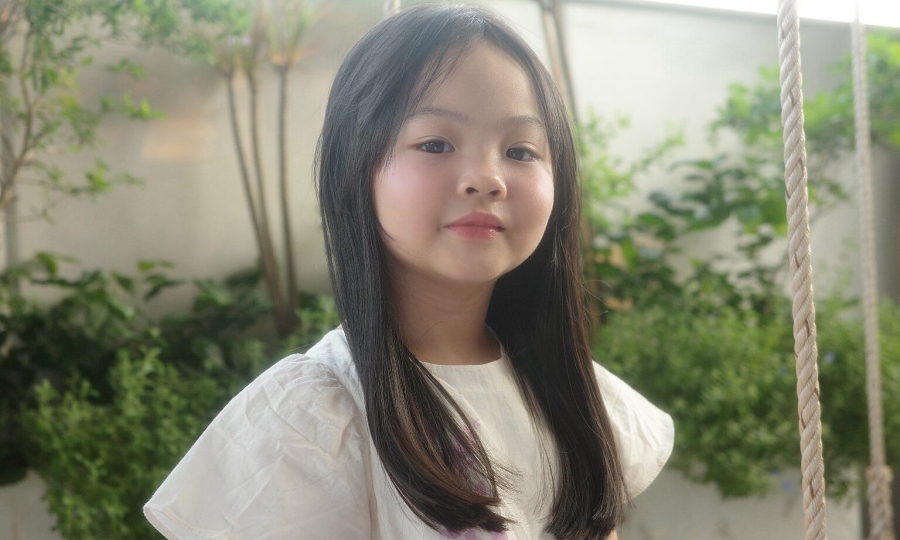 Con gái Đàm Thu Trang ra dáng 'mỹ nhân nhí' tuổi lên 5