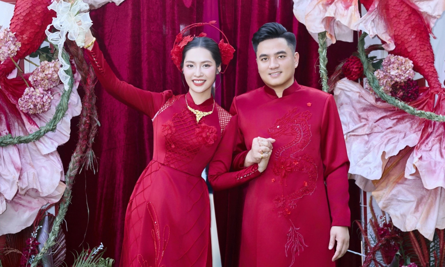 Nông Thúy Hằng làm lễ dạm ngõ theo phong tục người Tày