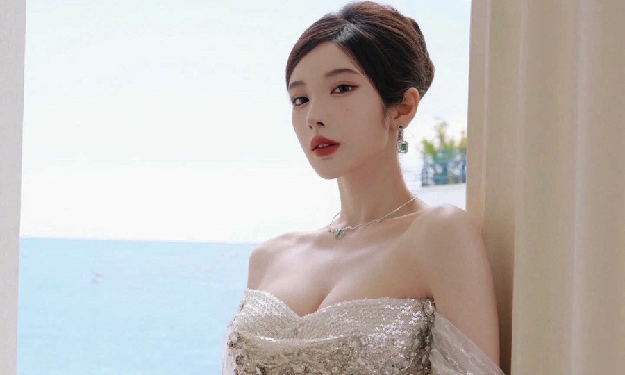 Mỹ nhân Cbiz diện đầm của nhà mốt Việt trên thảm đỏ Cannes